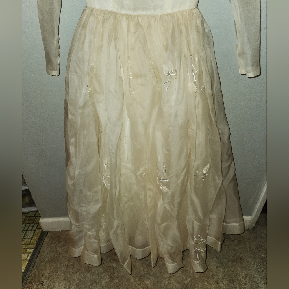 Vintage 1950s Ivory White Fit & Flare Embroidered Tulle Wedding Dress - Picture 15 of 15